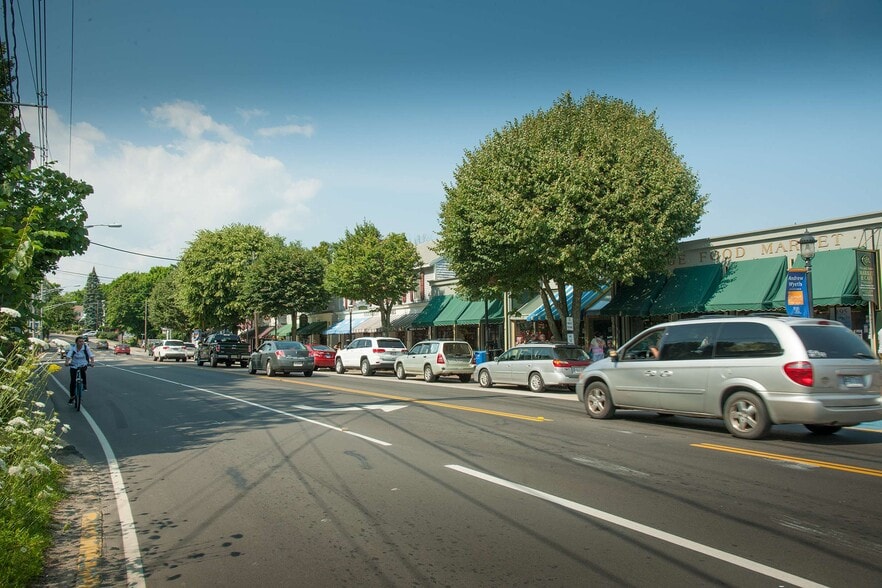 More Photos Of 307 Main St, Ogunquit Storefront For Sale