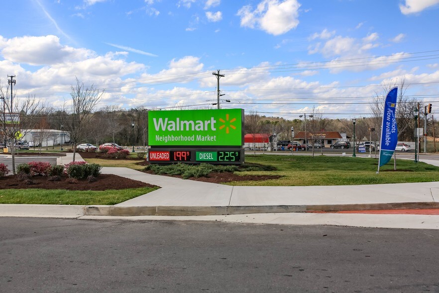 More Photos Of 4110 Shallowford Rd, Chattanooga Supermarket For Lease