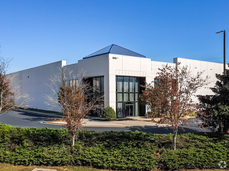 More Photos Of 200 Eagles Landing Pky, Stockbridge Unknown For Lease