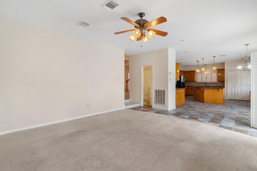 More Photos Of 124 Lake Point Dr, League City Specialty For Sale