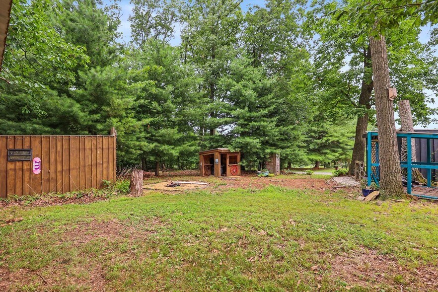 More Photos Of 333 Newcomer Rd, Windsor Veterinarian Kennel For Sale