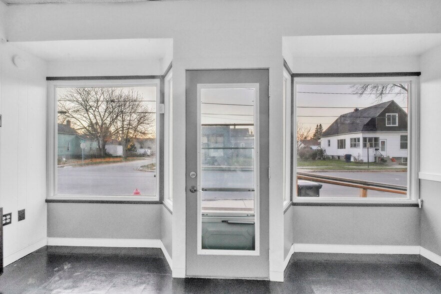 More Photos Of 1243 Michigan Ave, Bay City General Retail For Lease