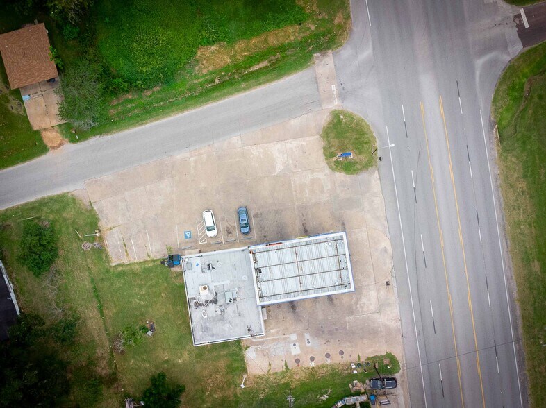 More Photos Of 45 Austin St, Hempstead Service Station For Sale