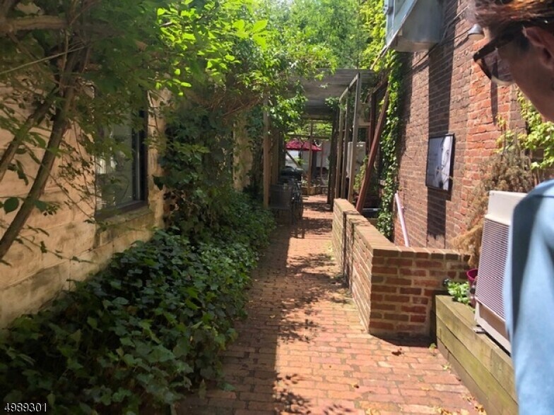 More Photos Of 594 Valley Rd, Montclair Storefront Retail Office For Lease