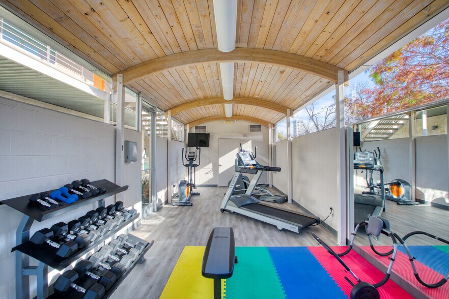 More Photos Of 1010 S Flores St, San Antonio Apartments For Lease