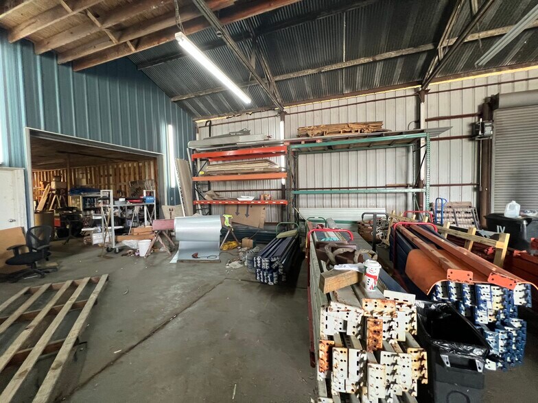 More Photos Of 2009 Barcelona rd, Chalmette Flex For Lease