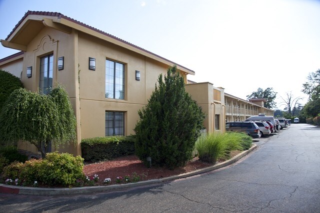 More Photos Of 5201 N State Line Ave, Texarkana Hotel For Sale