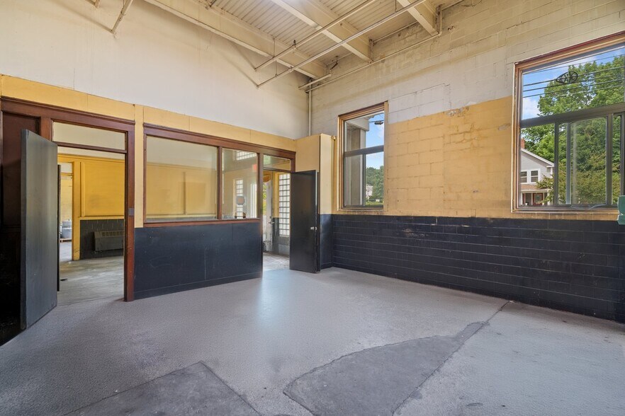 More Photos Of 254 Minot Ave, Auburn Warehouse For Sale