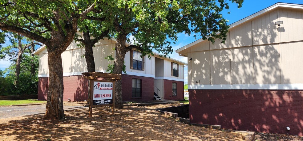 Primary Photo Of 1226-1232 Avenue A, Denton Apartments For Sale