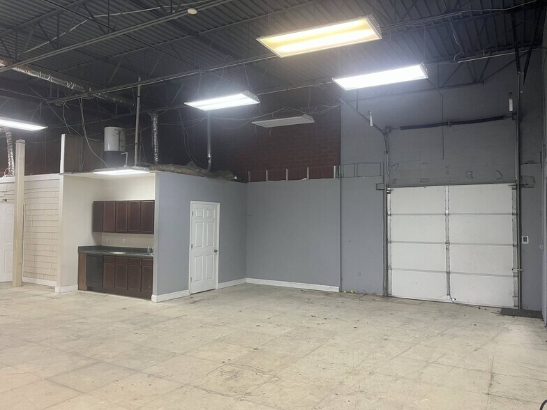 More Photos Of 5333 Bells Ferry Rd, Acworth Light Distribution For Lease