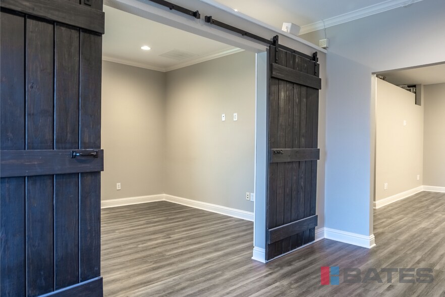 More Photos Of 198 Brothers Blvd, Red Oak Flex For Sale