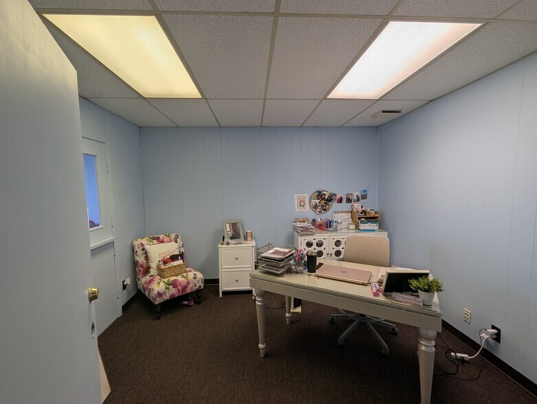 More Photos Of 8202-8226 N University St, Peoria Light Distribution For Lease