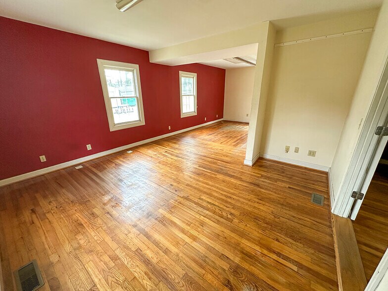 More Photos Of 4154 Clairmont Rd, Atlanta Office For Sale