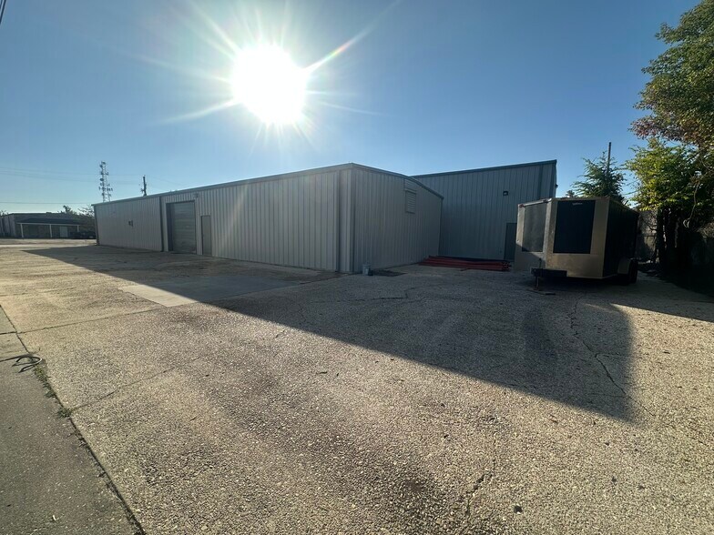 More Photos Of 2829 Needham Dr, Baton Rouge Warehouse For Lease