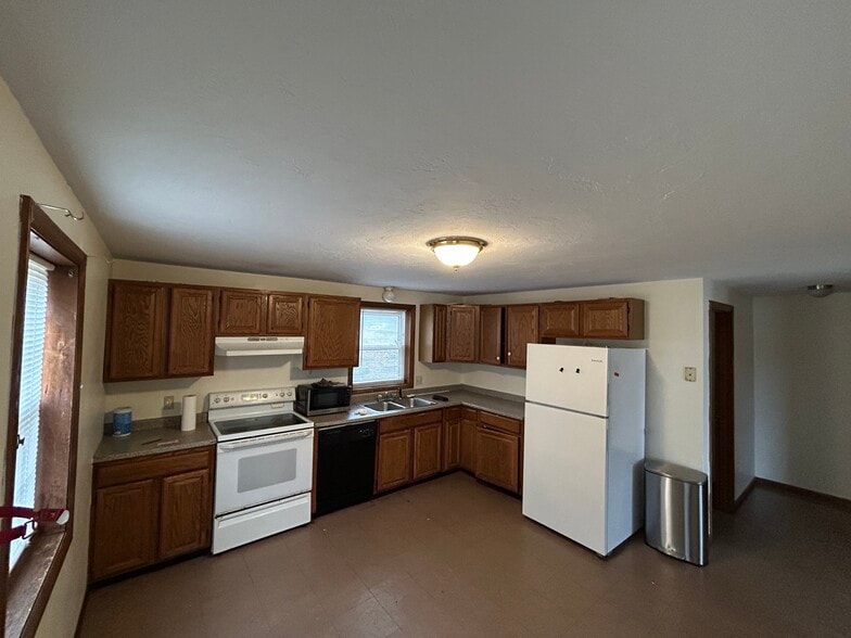 More Photos Of 23 Boylston St, Worcester Apartments For Sale
