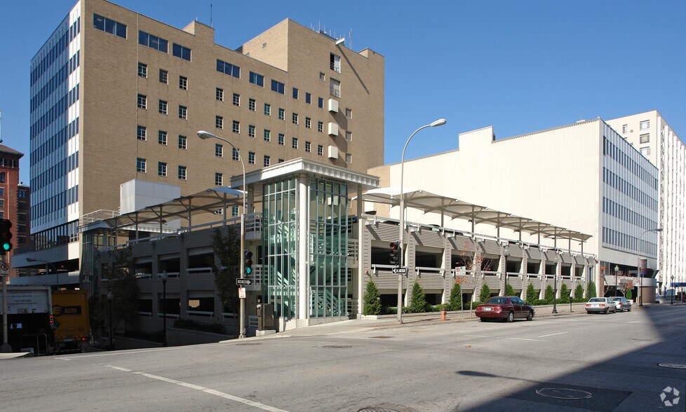More Photos Of 811 Main St, Kansas City Office For Sale
