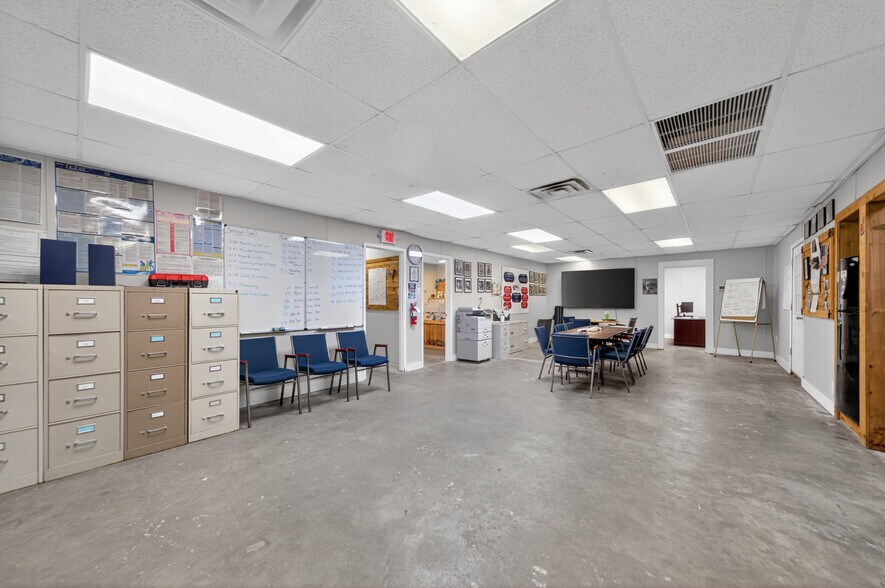 More Photos Of 3484 FM 2813, Flint Warehouse For Sale