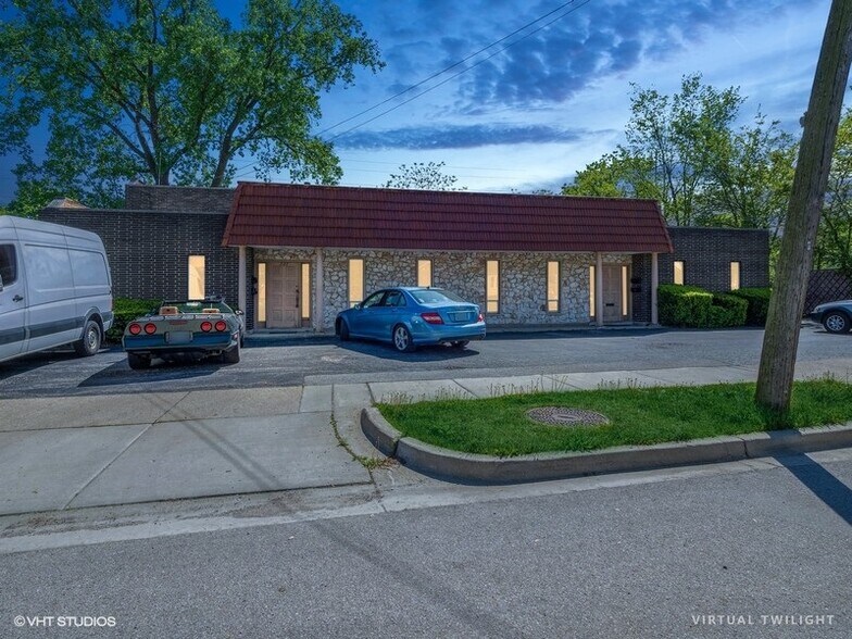 More Photos Of 717-727 1st Ave, Des Plaines Manufacturing For Sale