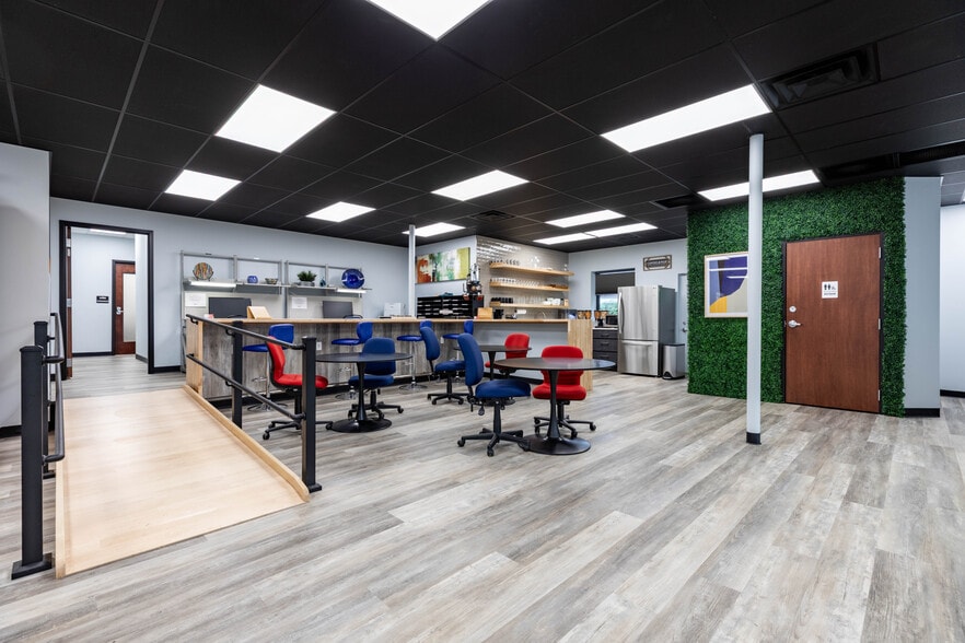 Primary Photo Of 7501-7509 Murdoch Ave, Saint Louis Coworking Space