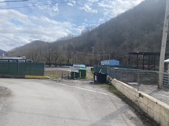 More Photos Of Rtes 10 @ Rtes. 10 & 80, Man Unknown For Lease