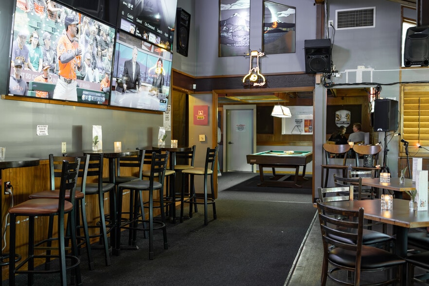 More Photos Of 9225 SW Allen Rd, Portland Restaurant For Sale