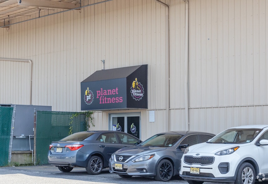 More Photos Of 1 S Main St, Toms River Warehouse For Lease
