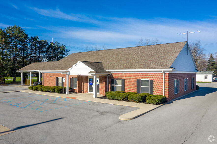 Primary Photo Of 1412 S Main St, Findlay Bank For Lease