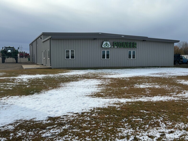 More Photos Of 6220 E Highway 2, Minot Service For Lease
