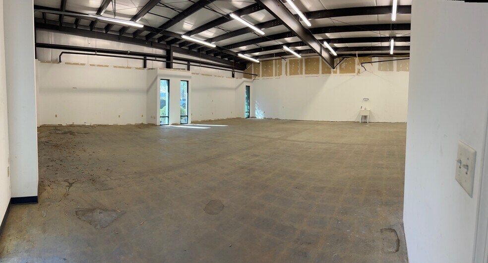 More Photos Of 2100 Aluminum Ave, Hampton Warehouse For Lease