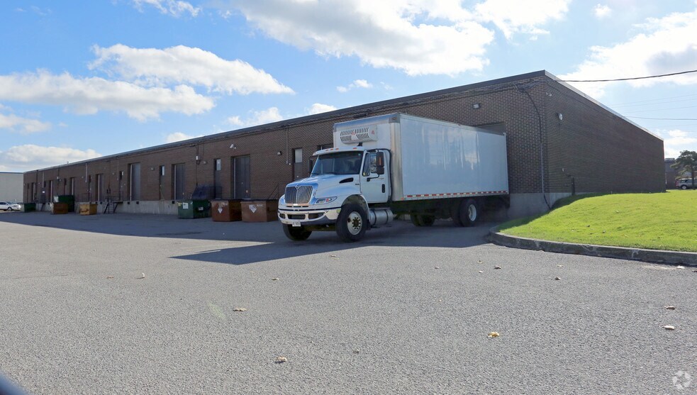 More Photos Of 4-18 Denison St, Markham Light Distribution For Lease