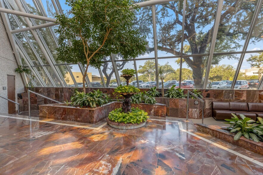 More Photos Of 7434 Louis Pasteur Dr, San Antonio Medical For Lease