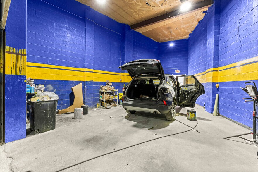 More Photos Of 12950 Lyndon Ave, Detroit Warehouse For Lease