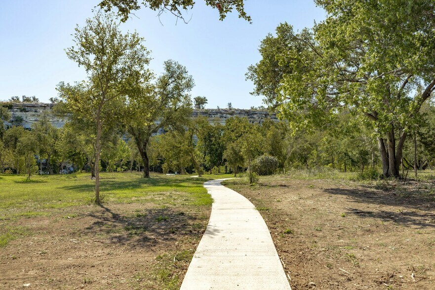 More Photos Of 1030 County Road 279, Liberty Hill Hotel For Sale