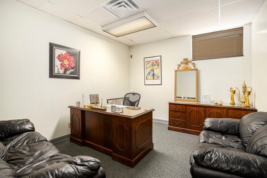 More Photos Of 135 N Church St, Kalamazoo Office Residential For Sale