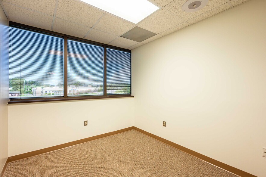 More Photos Of 6719 Gall Blvd, Zephyrhills Medical For Sale