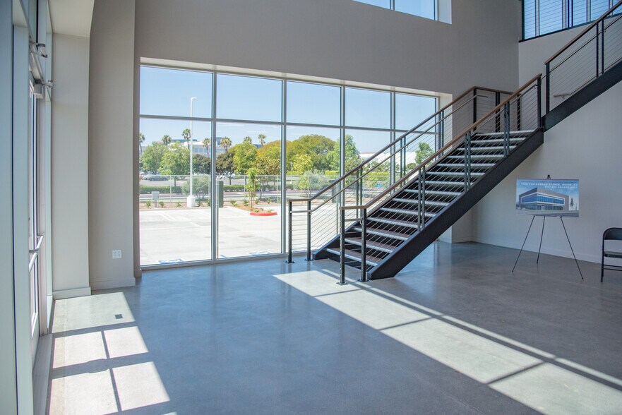 More Photos Of 17451 Von Karman Ave, Irvine Warehouse For Lease
