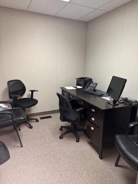 More Photos Of 1289 S Linden Rd, Flint Medical For Lease