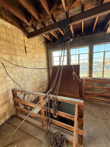 More Photos Of 119 E Main St, Cuero General Retail For Sale