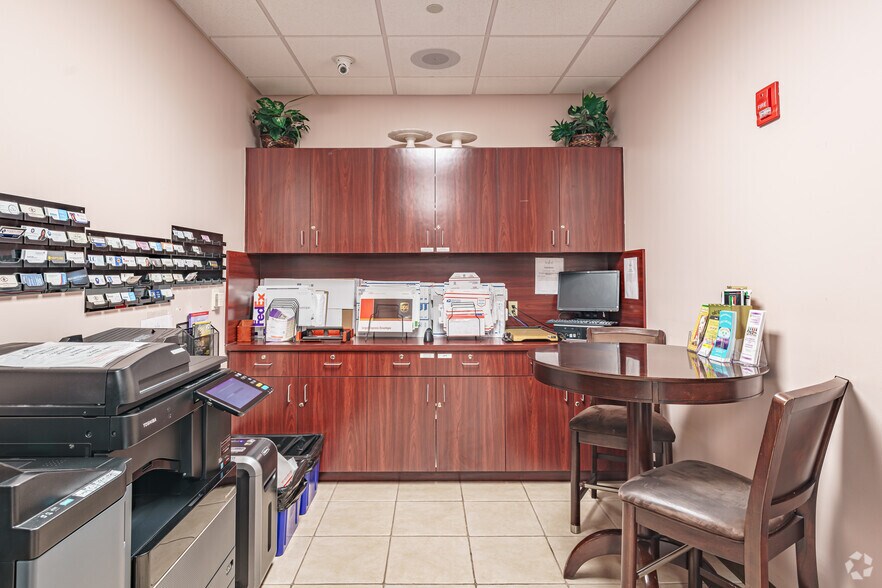 More Photos Of 850 NW Federal Hwy, Stuart Office For Lease