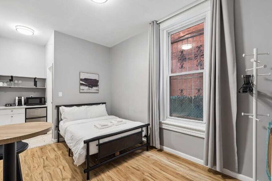 More Photos Of 1611 S Broad St, Philadelphia Specialty For Sale