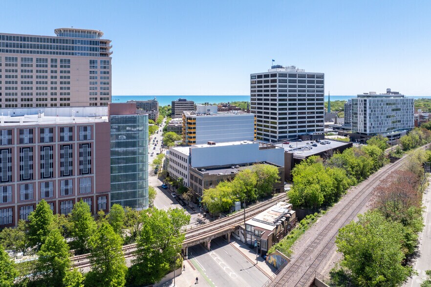 More Photos Of 820 Davis St, Evanston Office For Lease