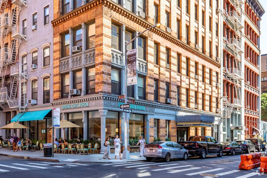 More Photos Of 4 W 4th St, New York Apartments For Lease