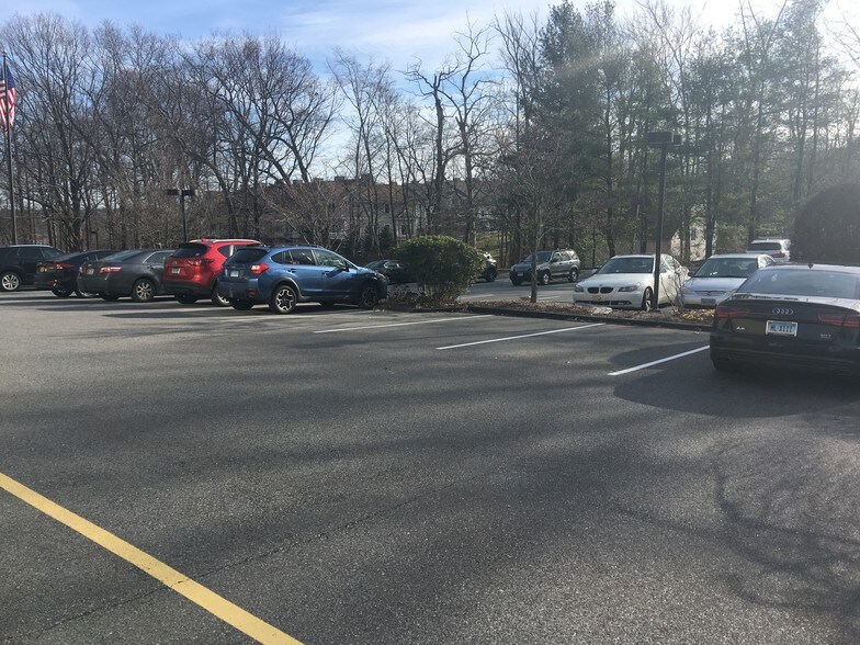 More Photos Of 90 Grove St, Ridgefield Medical For Lease
