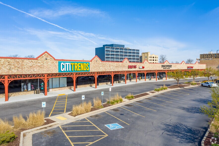 More Photos Of 6702-6852 Greenfield Rd, West Allis Unknown For Lease