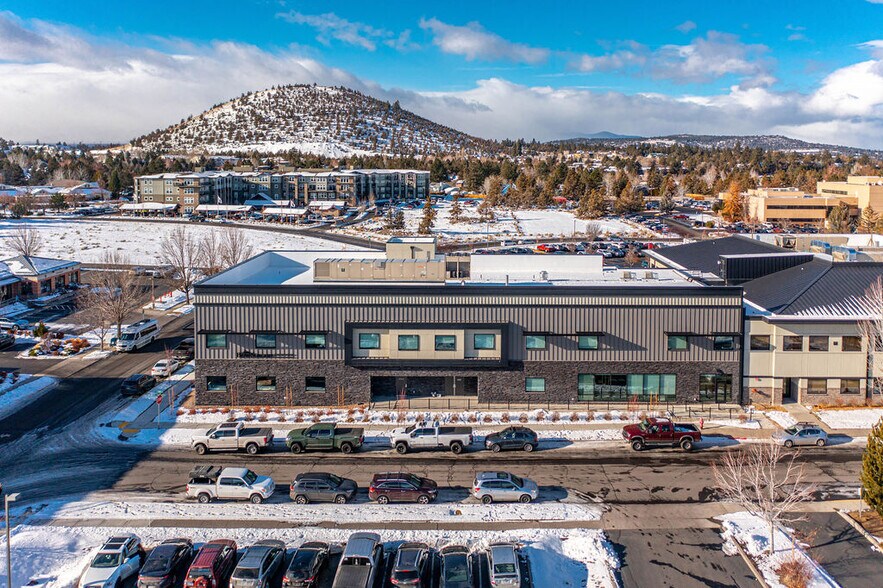 More Photos Of 1342 NE Medical Center Dr, Bend Medical For Lease