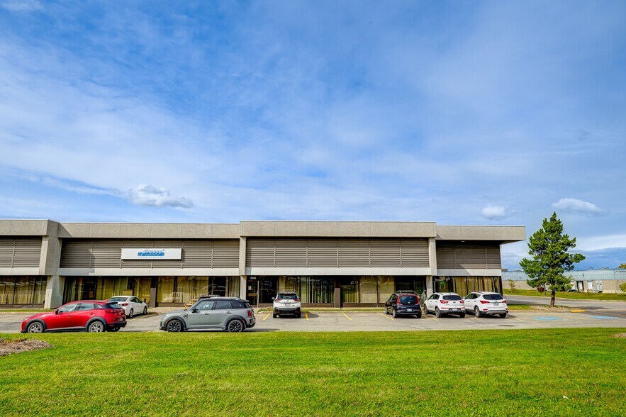 More Photos Of 3339-3403 St Griffith, Saint-Laurent Warehouse For Lease