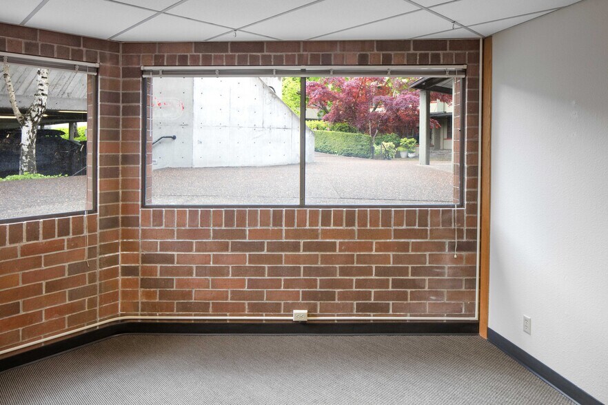 More Photos Of 5441 S Macadam Ave, Portland Office For Lease