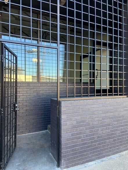 More Photos Of 1352 Chemical St, Dallas Flex For Lease