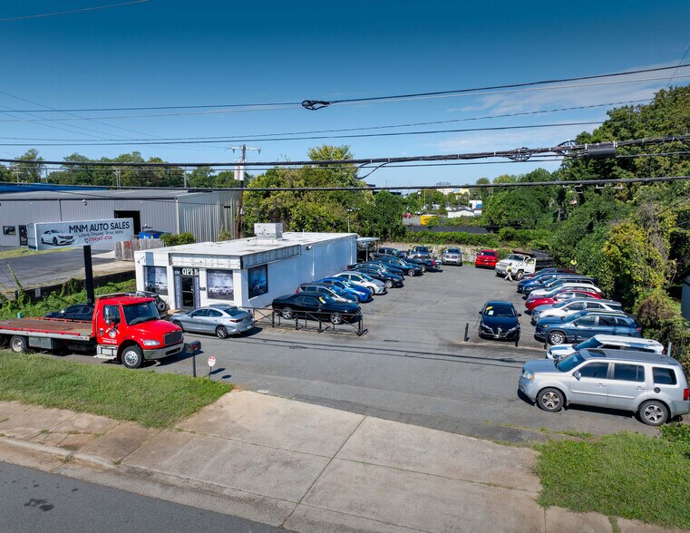 Primary Photo Of 2619 Sharon Amity Rd, Charlotte Freestanding For Sale