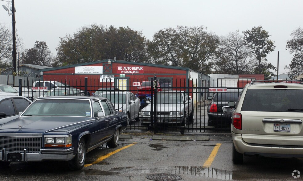 More Photos Of 904 Mcphaul St, Austin Auto Repair For Sale